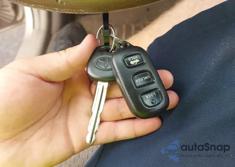 2003 Toyota Camry Le V6 z USA, uszkodzony, nr VIN 4T1BF32K23U046400